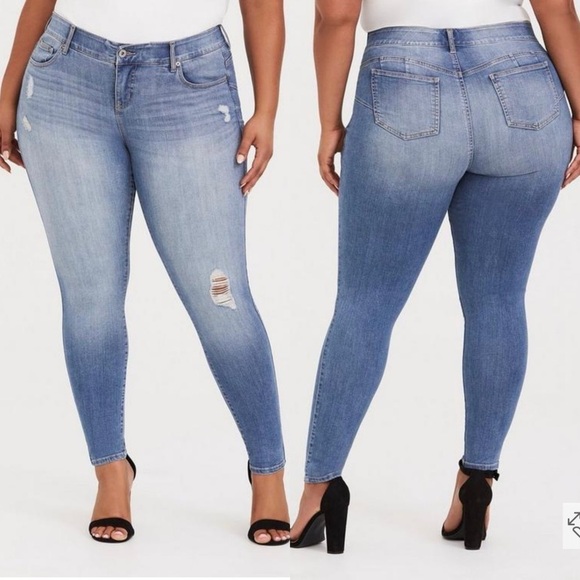Torrid Bombshell Skinny Jean - Premium Stretch Light Wash size 14R - Picture 1 of 10